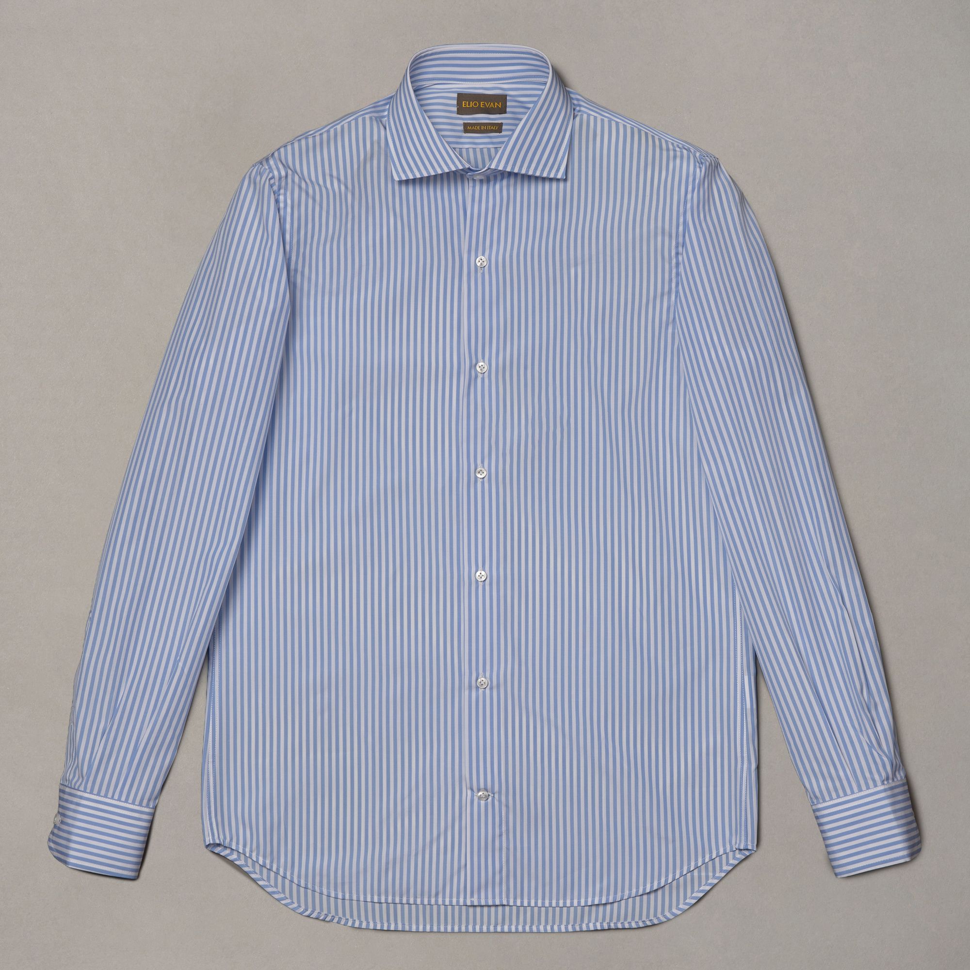 Camicia a righe con collo semiaperto