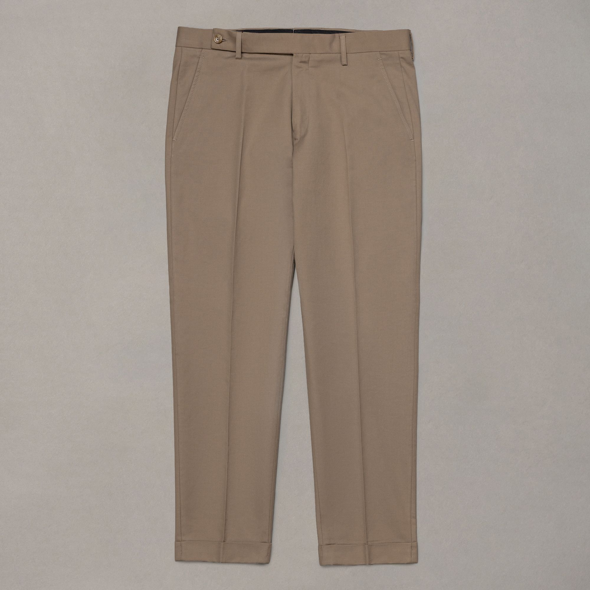 Pantalon beige à revers boutonnés