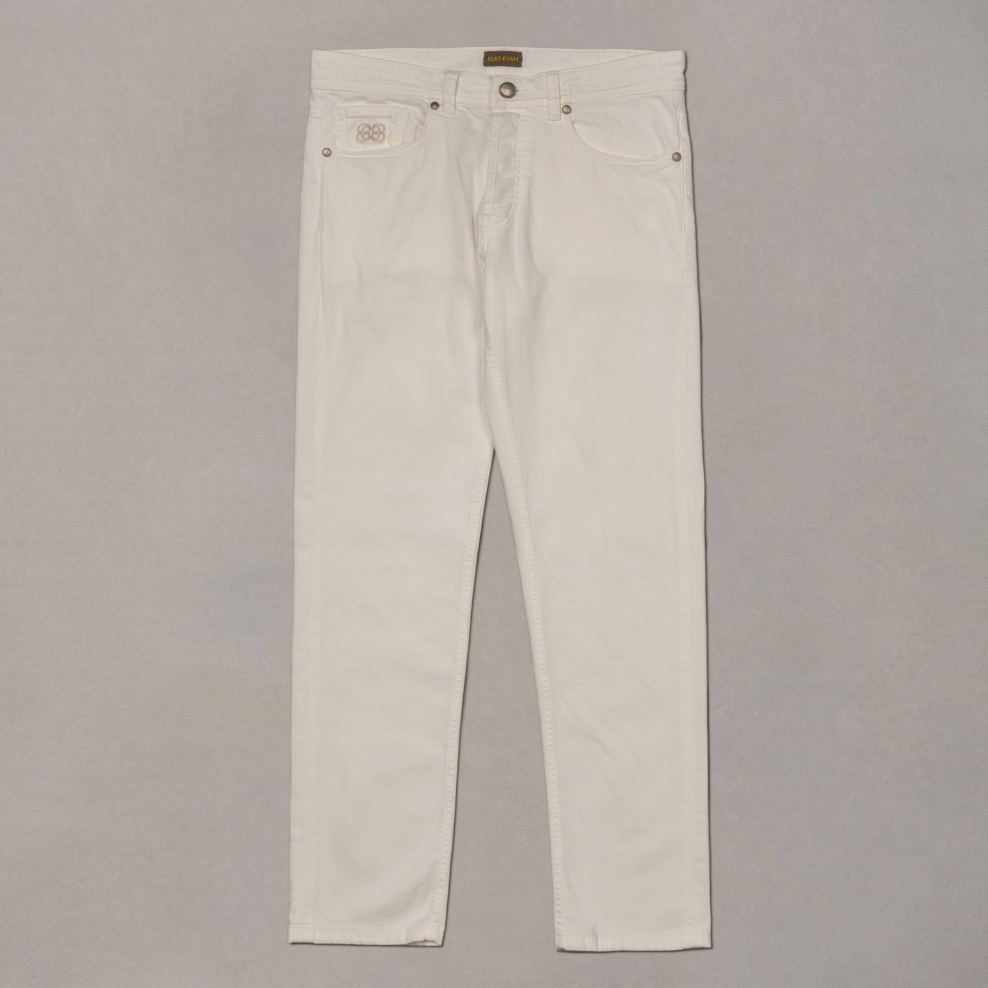 Weiße Jeans mit Stickerei