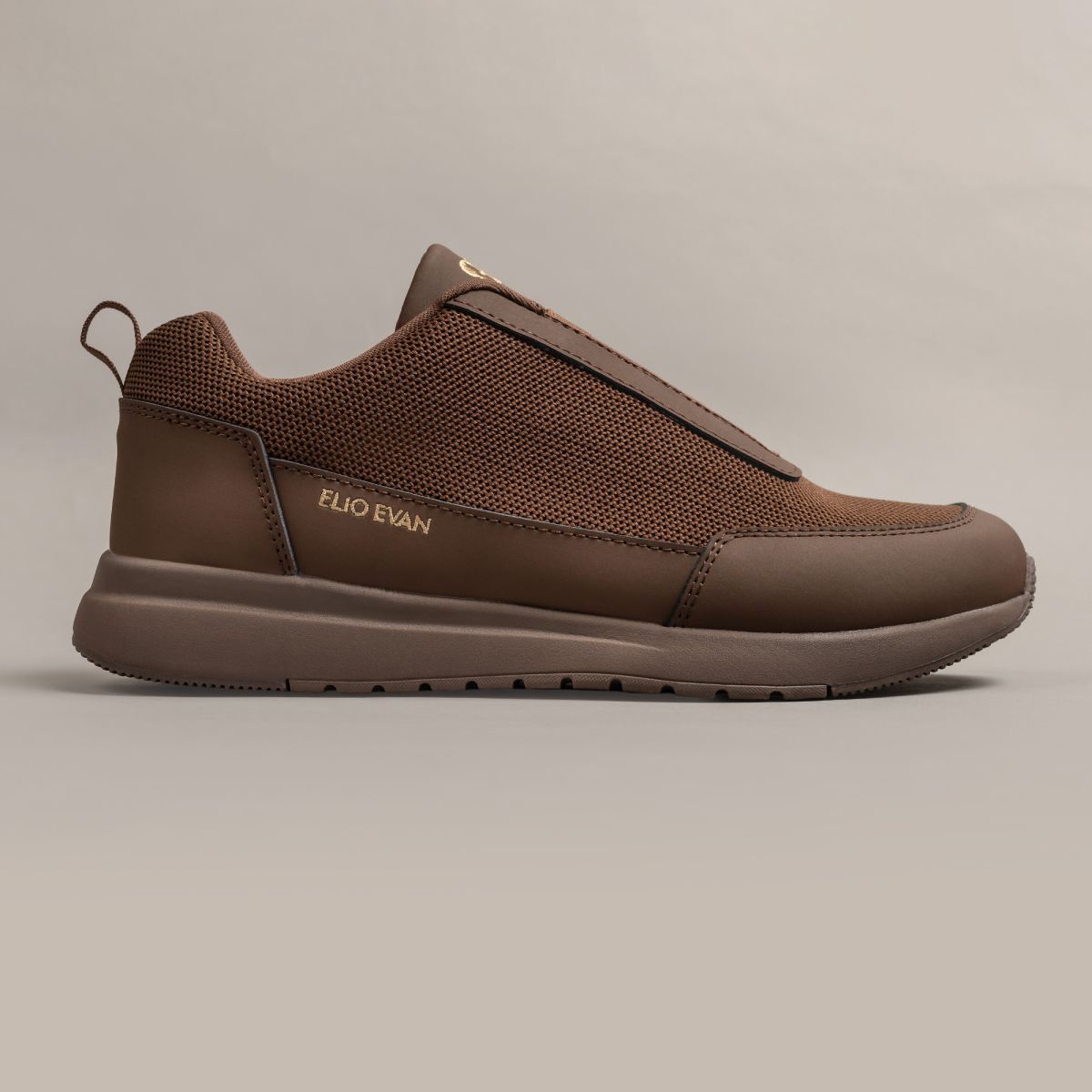 Bruine sportschoenen zonder veters